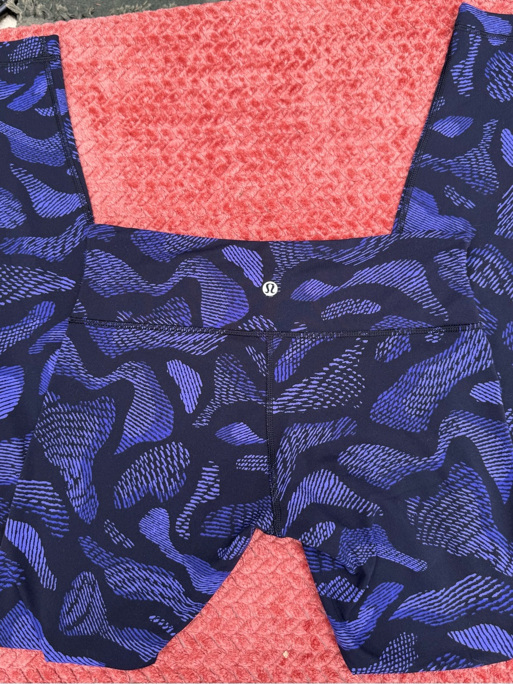 lululemon athletica women’s Navy and Royal Blue Abstract Print Leggings size 6